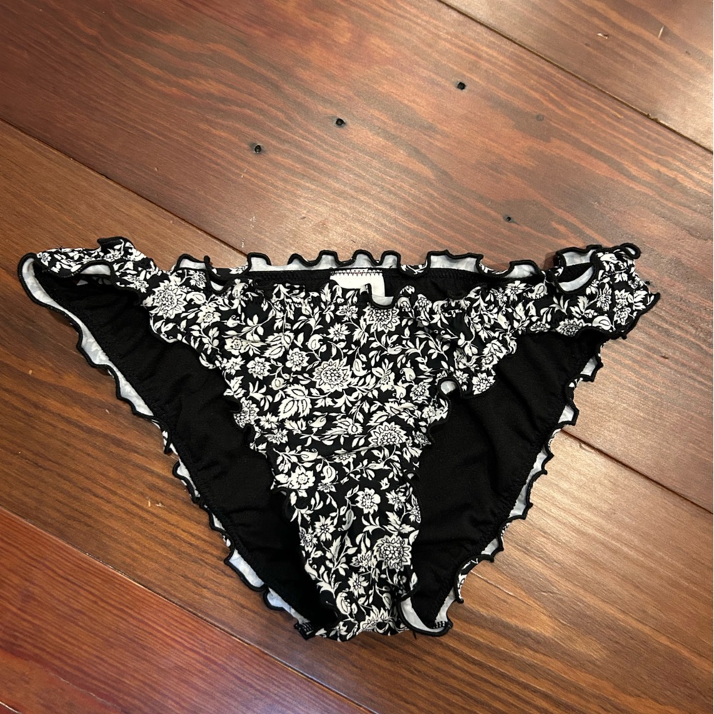 Xhilaration Junior’s Black and White Floral Bottoms